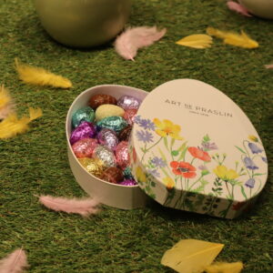 Boîte garnie d'oeufs